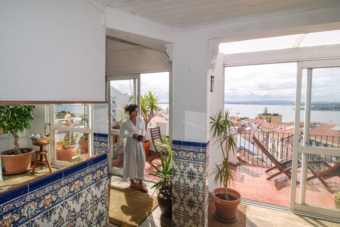Olympo Shared Flat With Amazing River View Guest house